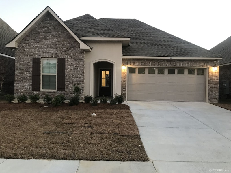 Beautiful new construction with lake view! Don't miss out! Excellent